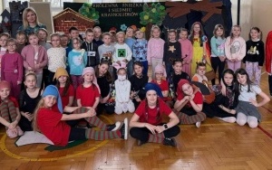 PRZEDSTAWIENIE "KRÓLEWNA ŚNIEŻKA I SIEDMIU KRASNOLUDKÓW" (1)