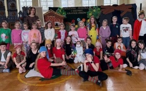 PRZEDSTAWIENIE "KRÓLEWNA ŚNIEŻKA I SIEDMIU KRASNOLUDKÓW" (9)